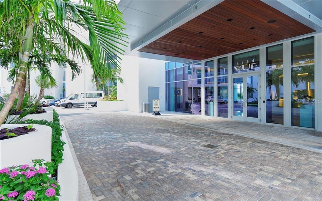 Property Photo:  1155 N Gulfstream Avenue 1502  FL 34236 