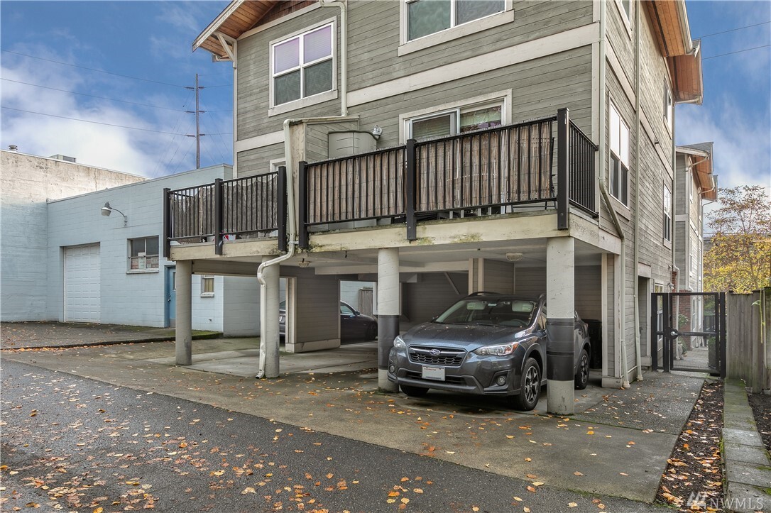 Property Photo: 809 Taylor Avenue N 1 & A WA 98109