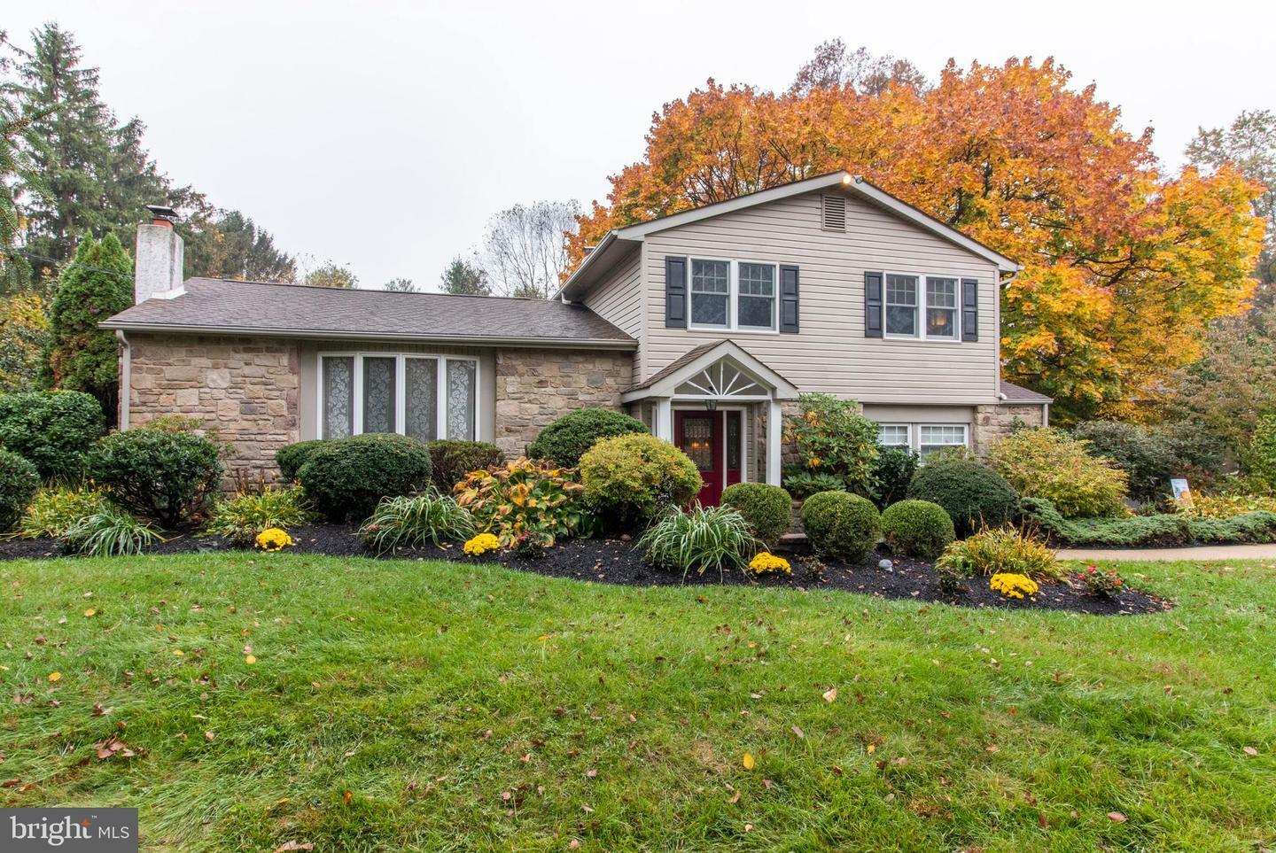 Property Photo:  979 Franklin Lane  PA 19002 