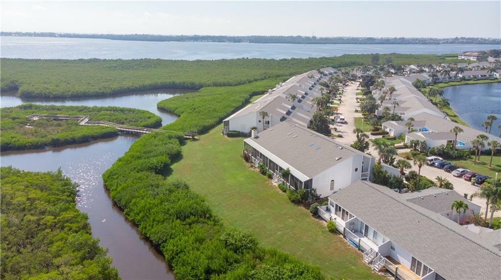 Property Photo: 837 Waterside Lane FL 34209