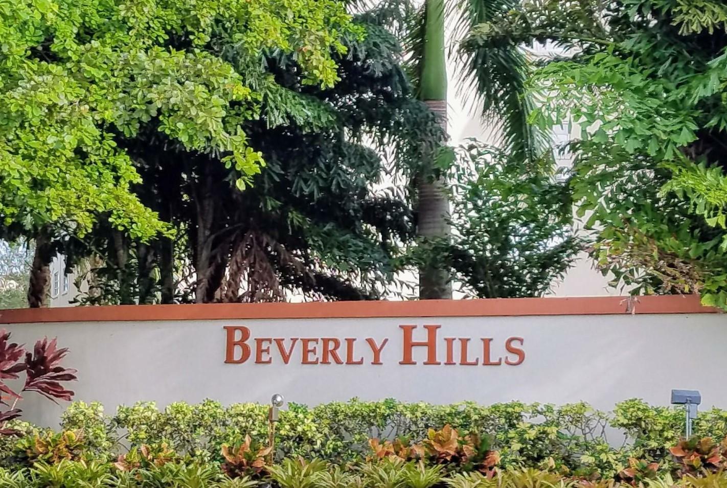 Property Photo: 5300 Washington Street 516W FL 33021