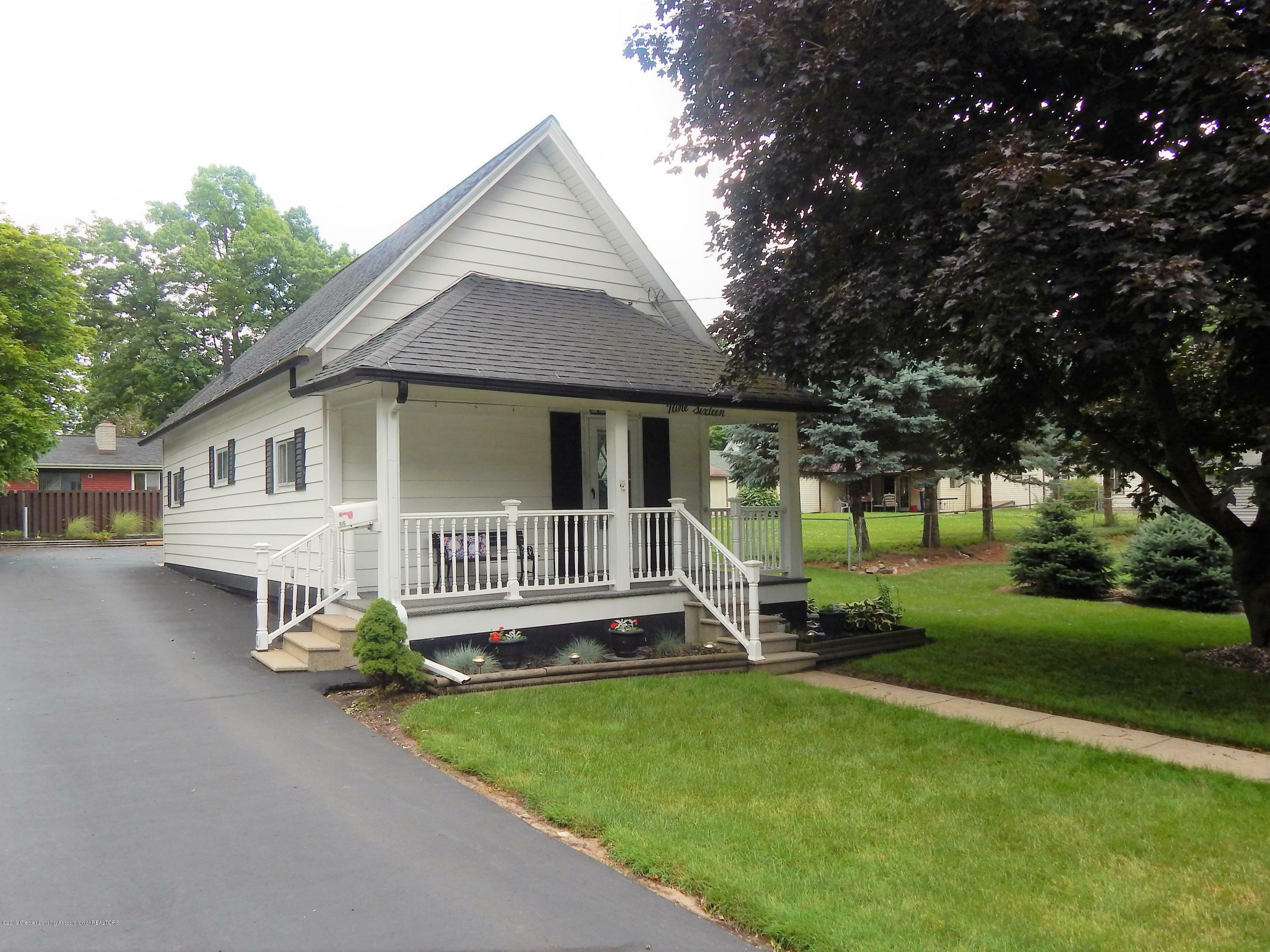 Property Photo:  916 N Shiawassee Street  MI 48867 