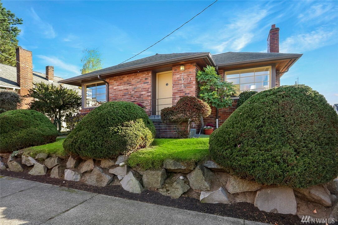 Property Photo:  1015 NW 77th St  WA 98117 