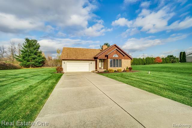 Property Photo:  1618 Rulane Drive  MI 48446 