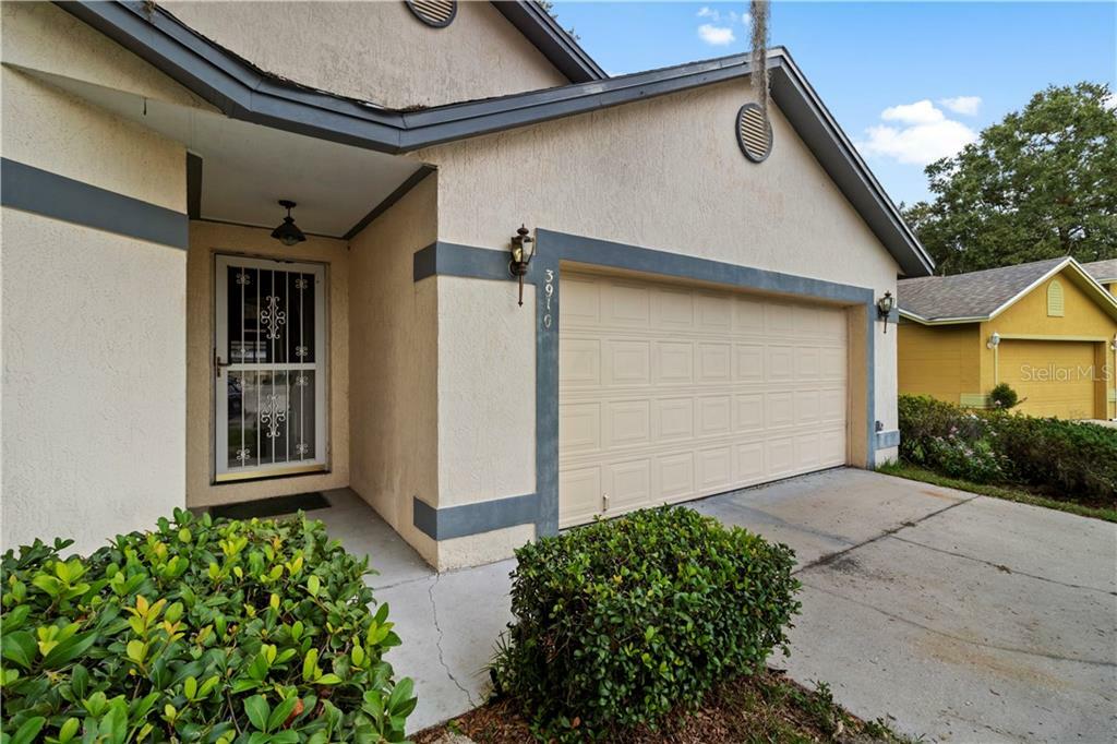 Property Photo:  3910 Creek Woods Drive  FL 33563 