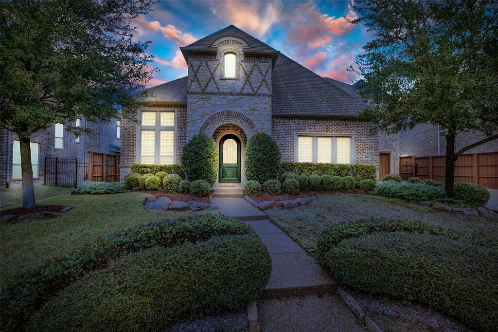 Property Photo: 4613 Blackshear Trail TX 75093