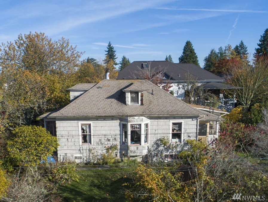 Property Photo:  4305 S Ferdinand St  WA 98118 