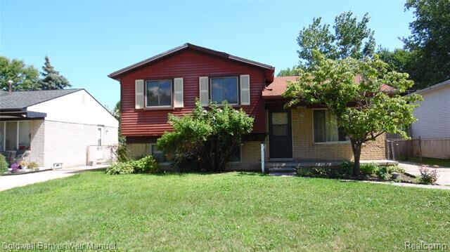 Property Photo:  39730 Chart Street  MI 48045 
