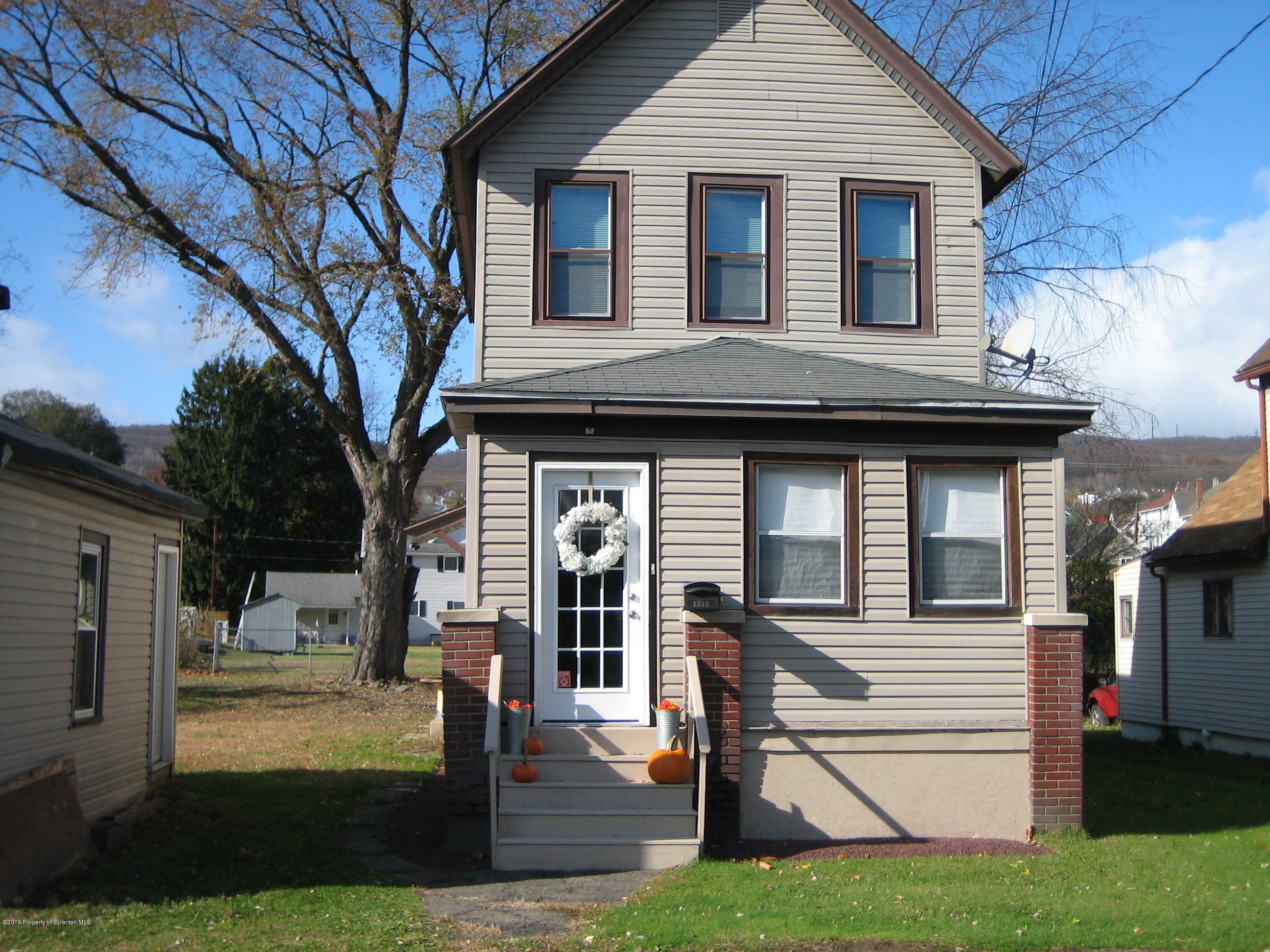 Property Photo:  1215 Frieda Street  PA 18519 