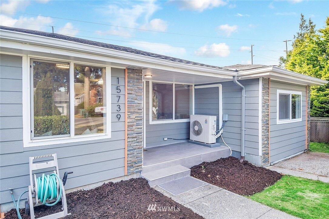 Property Photo:  15739  Midvale Avenue N  WA 98133 