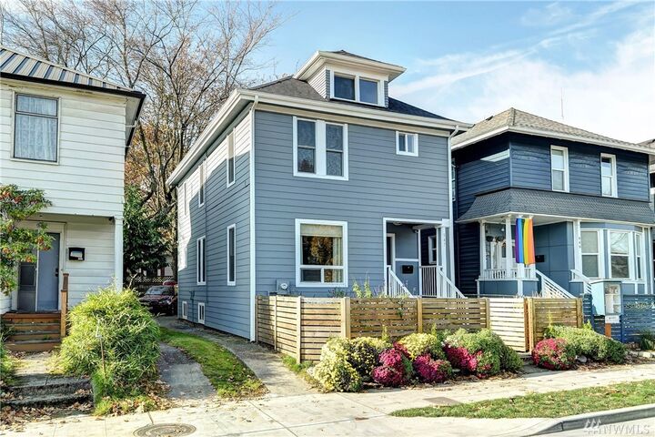 Property Photo:  947  23rd Avenue  WA 98122 