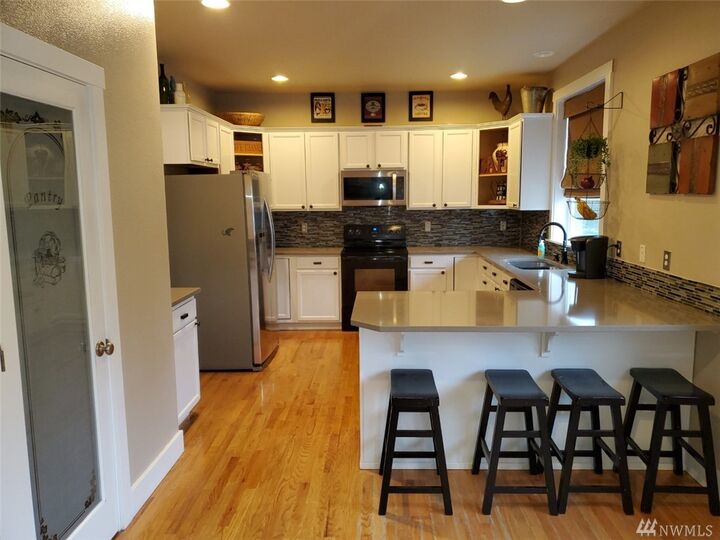 Property Photo:  303 365th St S  WA 98580 