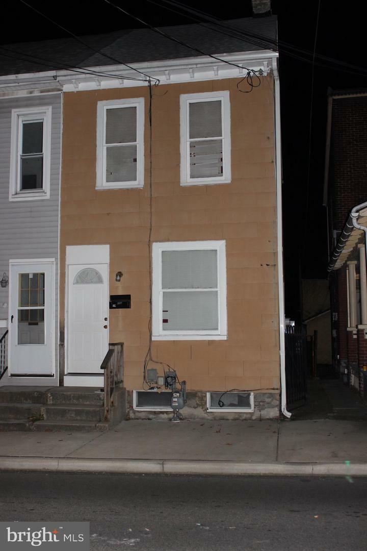 Property Photo: 652 W College Avenue PA 17401