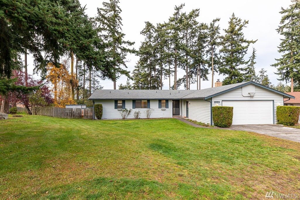 Property Photo: 2133 Colonial Way WA 98277