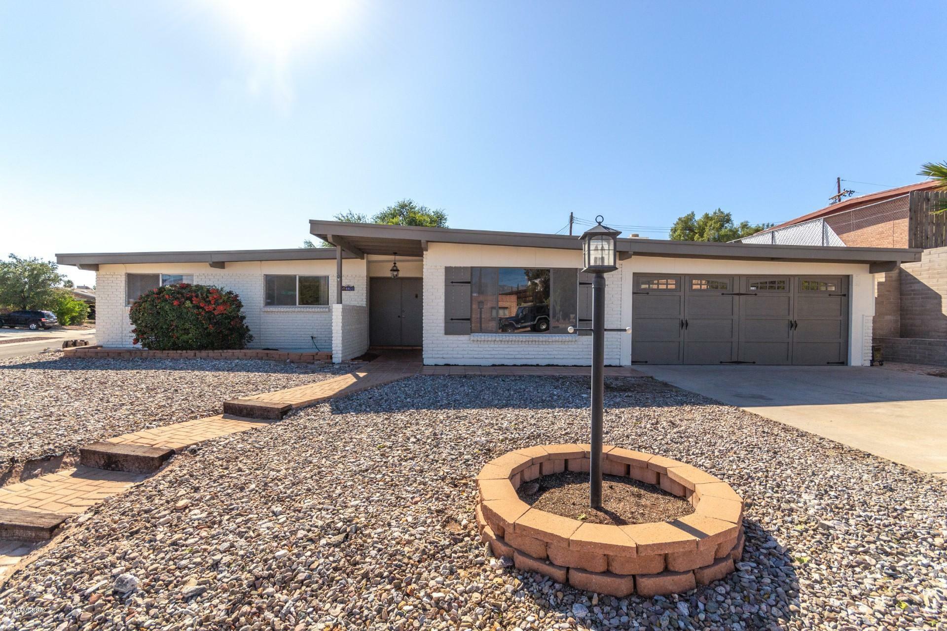 Property Photo: 8822 E Edgemont Place AZ 85710