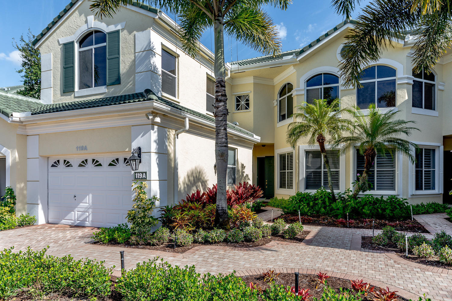 Property Photo:  119 Palm Point Circle A  FL 33418 
