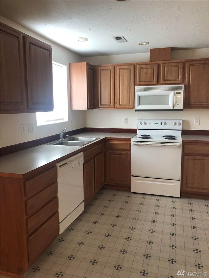 Property Photo: 116 3rd Avenue NW WA 98532