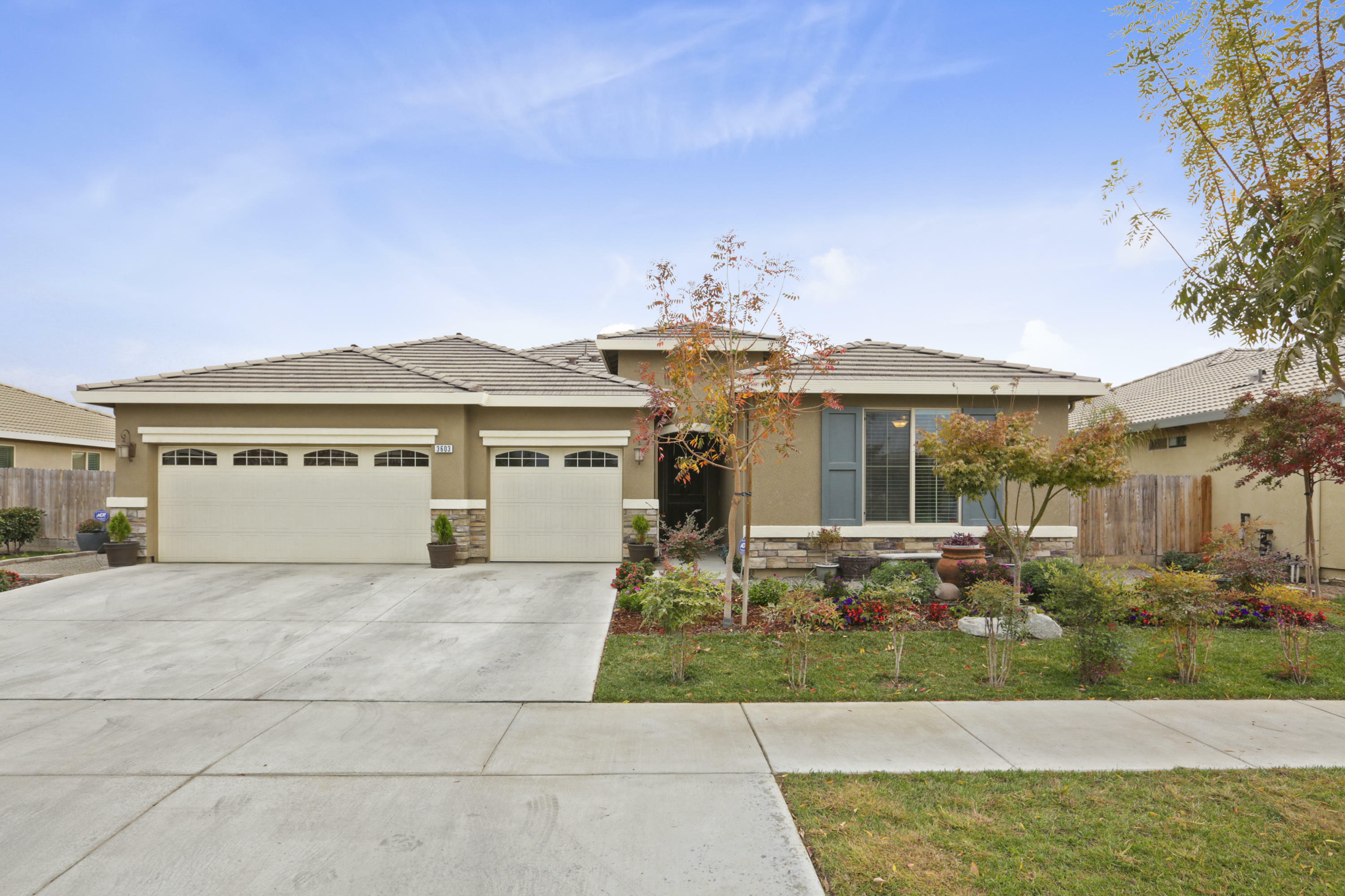 Property Photo:  3603 W Perez Avenue  CA 93291 