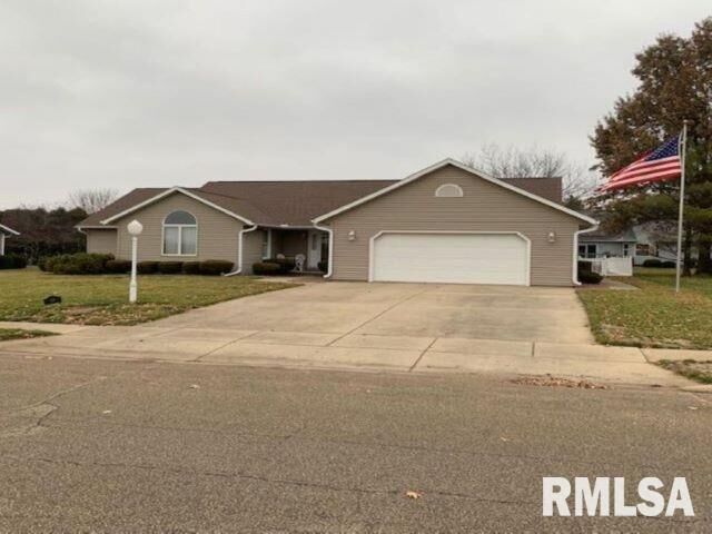 Property Photo:  1319 W Sycamore  IL 61523 