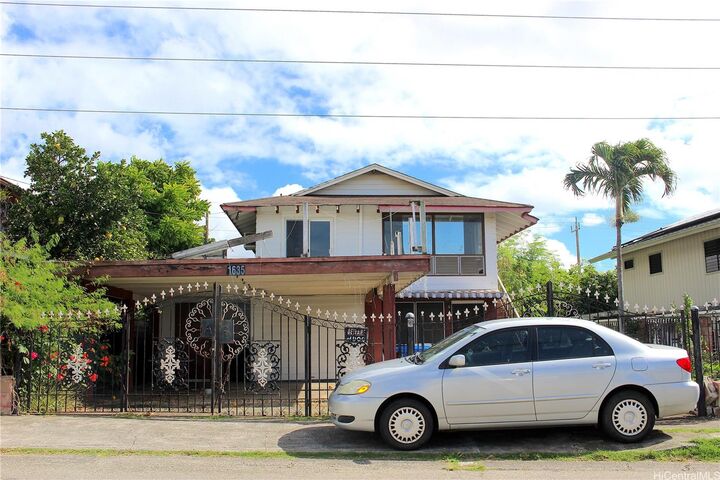 1635 Owawa Street  Honolulu HI 96819 photo
