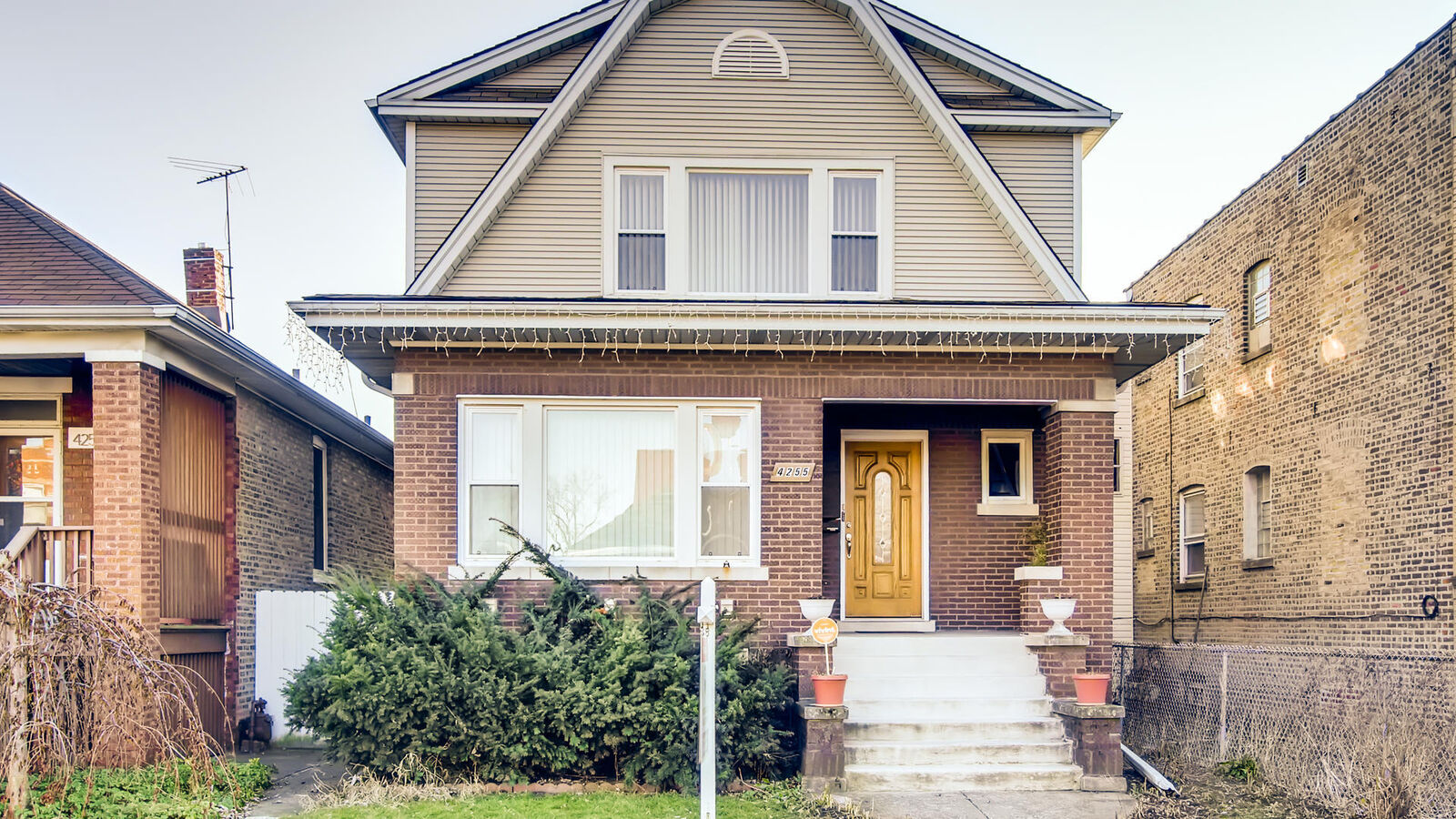 Property Photo: 4255 West Melrose Street IL 60641