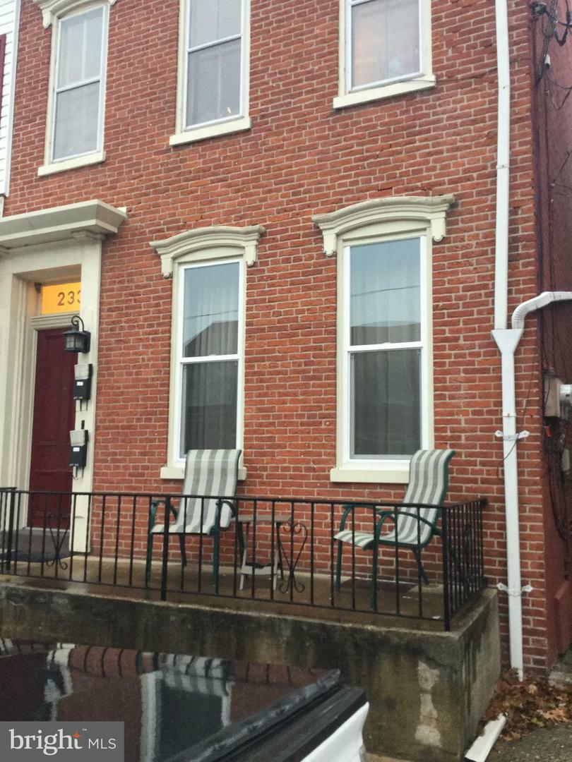 Property Photo:  233 Union Street  PA 17512 