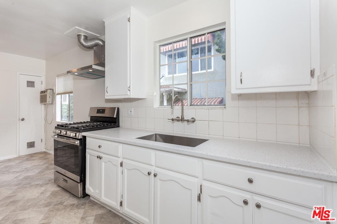 Property Photo:  3509 1/2 Kinney St  CA 90065 