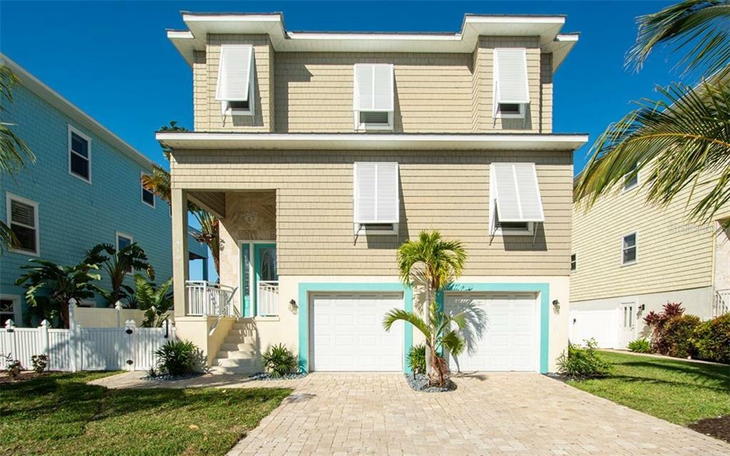 Property Photo: 410 Pine Avenue FL 34216