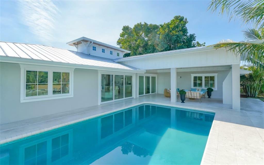 Property Photo: 511 Spinnaker Lane FL 34228