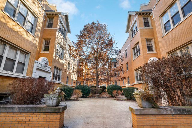 Property Photo: 3133 W Palmer Boulevard 2 IL 60647