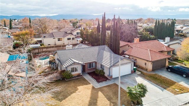 Property Photo:  2114 W Avenue K12  CA 93536 