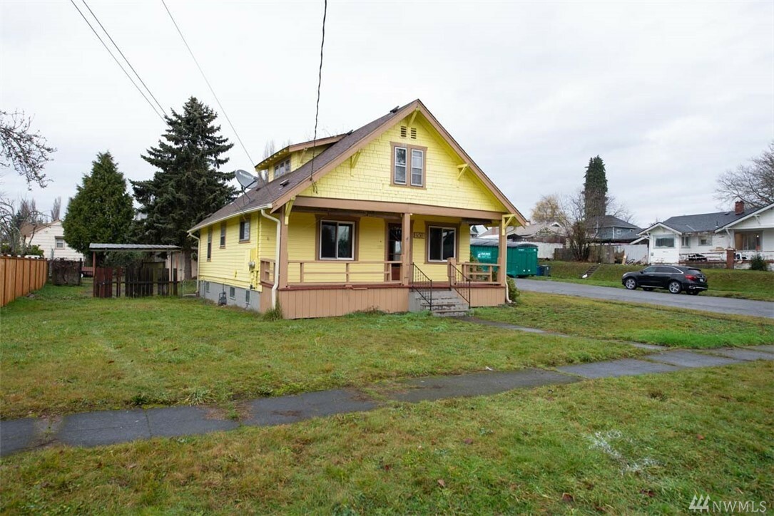 Property Photo:  1501 S 44th St  WA 98418 