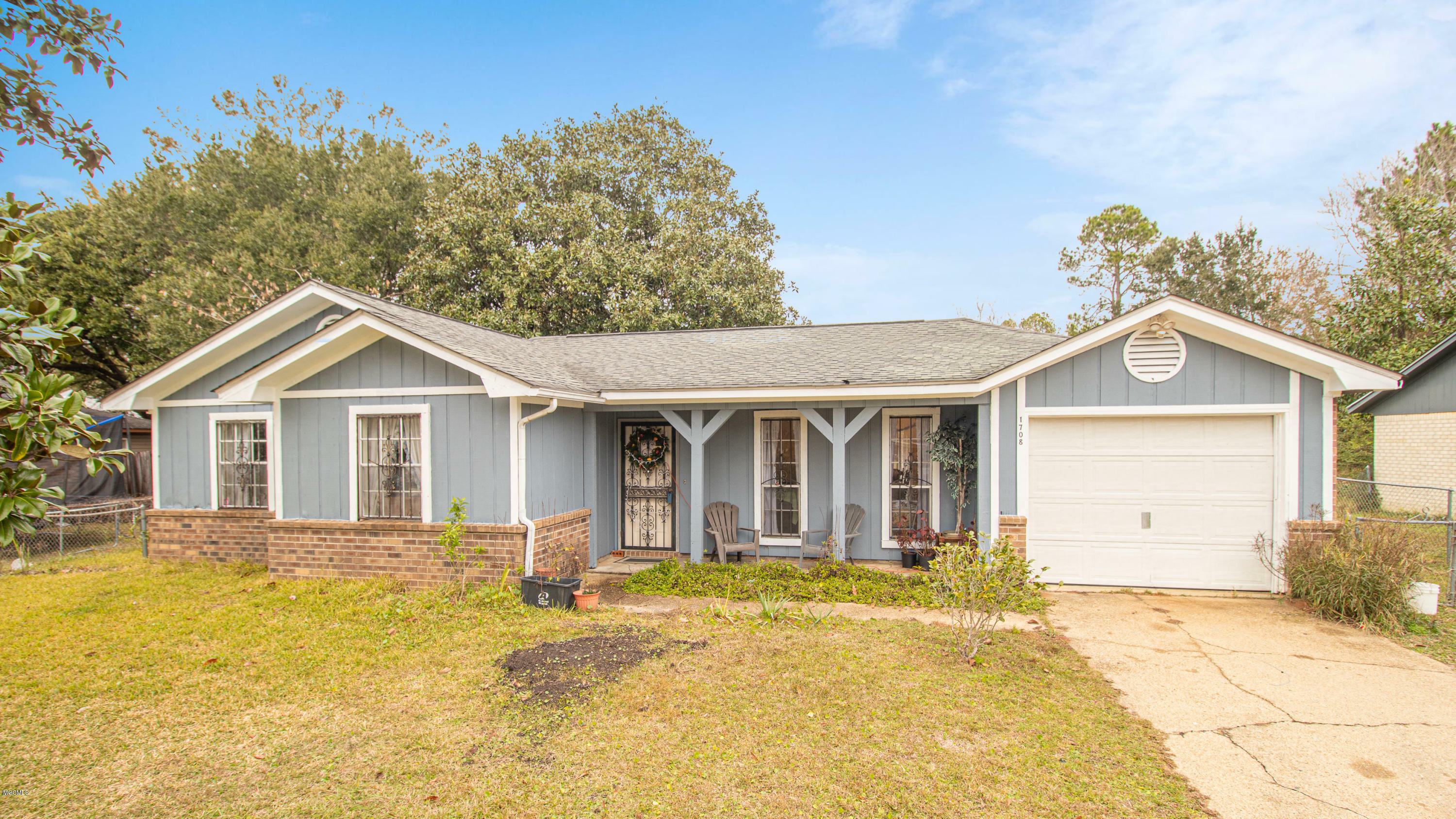 Property Photo:  1708 Victoria Drive  MS 39553 