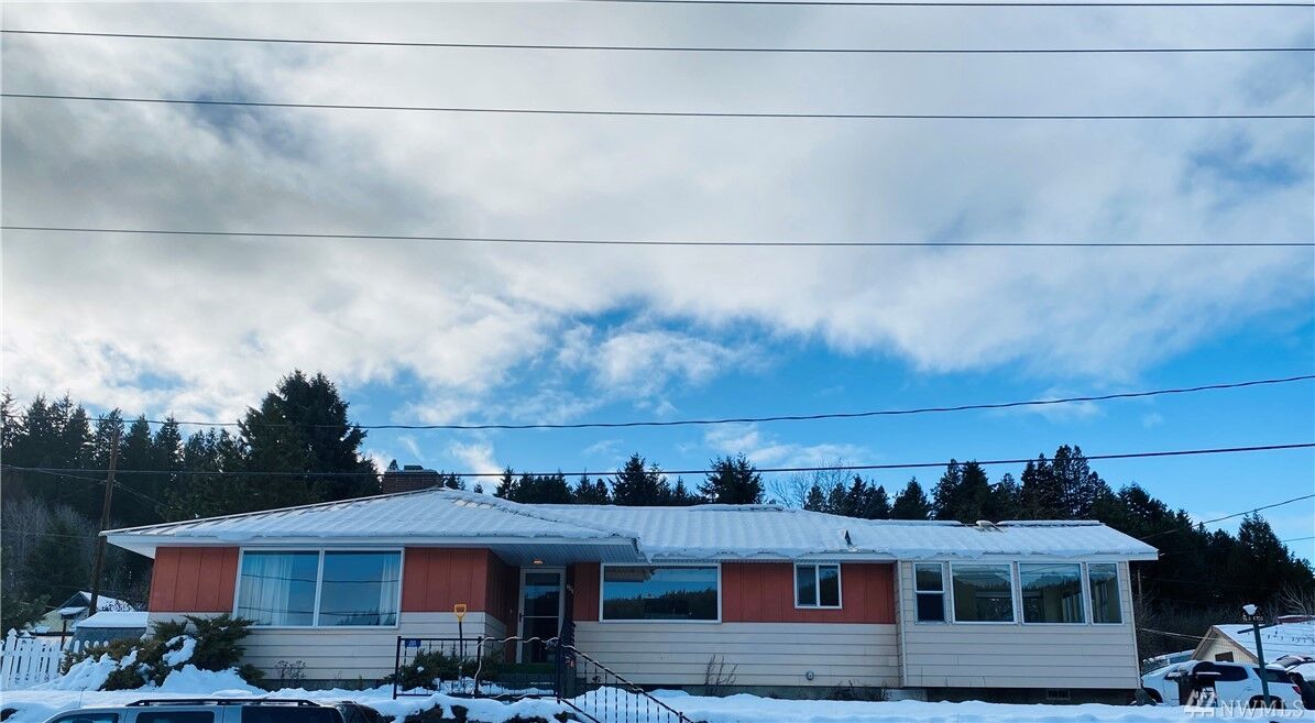 Property Photo:  201 W Montana Avenue  WA 98941 