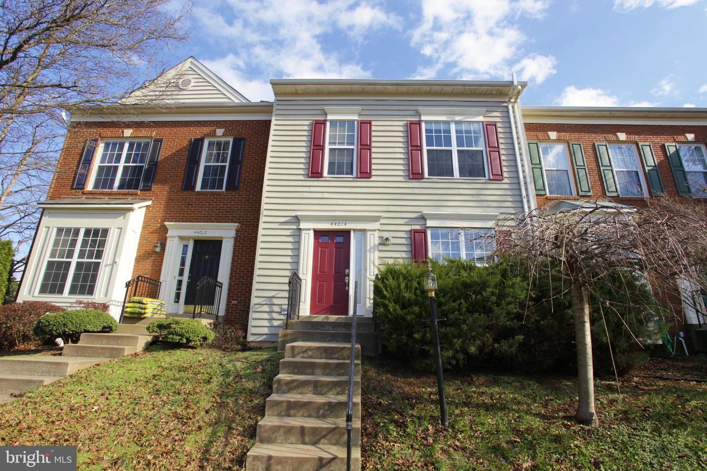 Property Photo: 44014 Kings Arms Square VA 20147