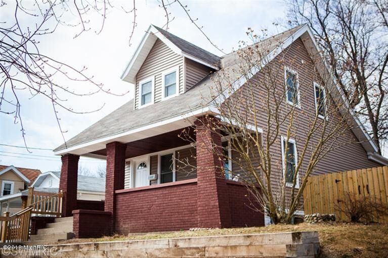 Property Photo:  1437 Escott Avenue NW  MI 49504 
