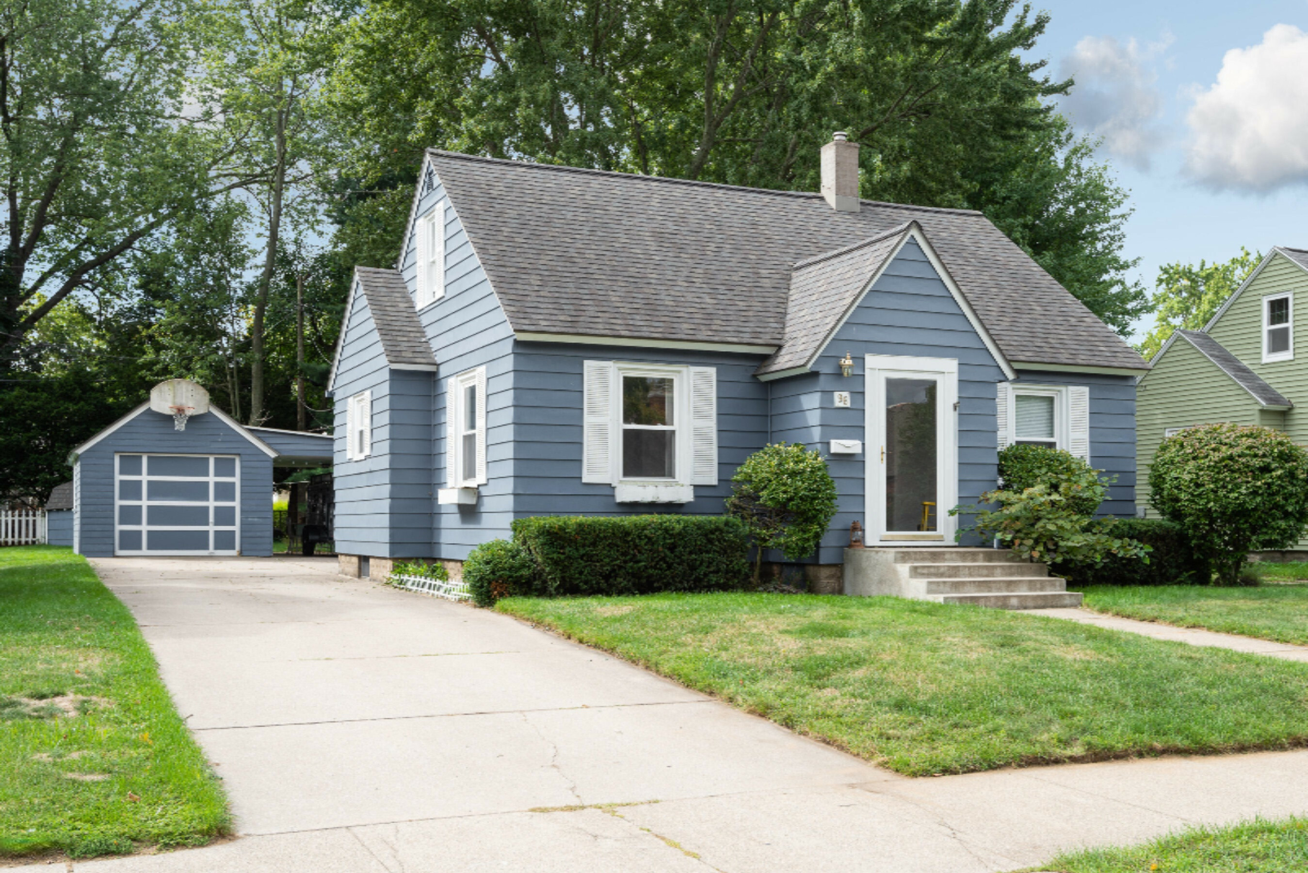 Property Photo:  96 W 27th Street  MI 49423 