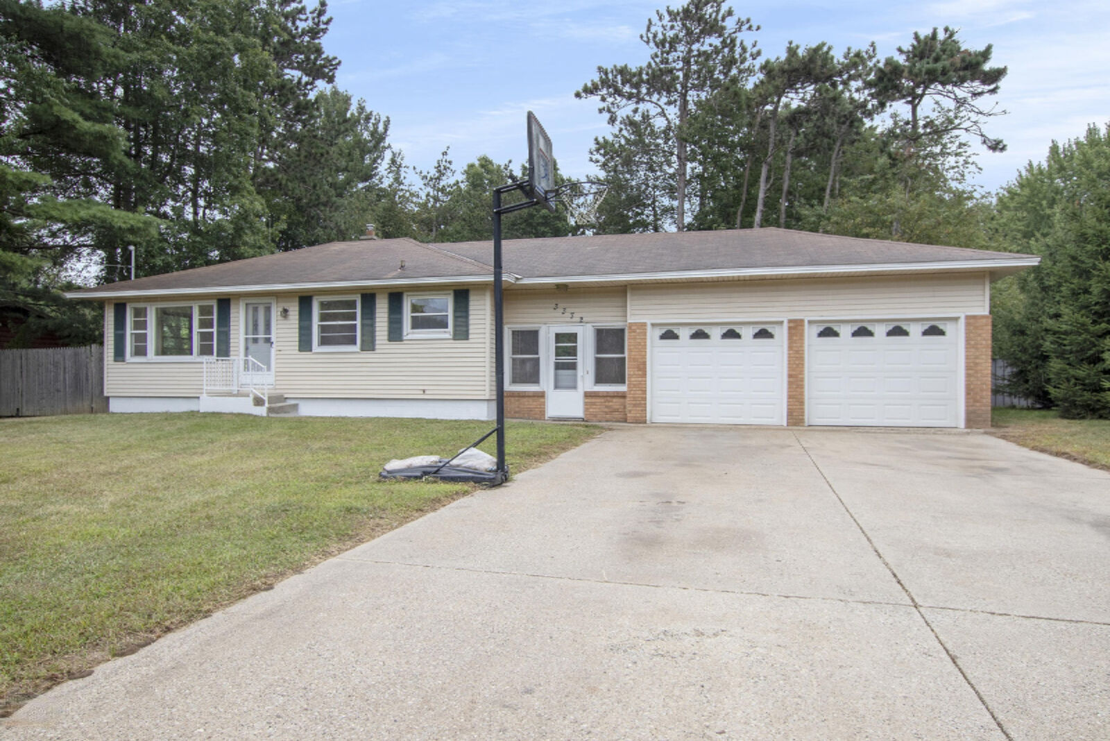 Property Photo: 3372 Butternut Drive MI 49424