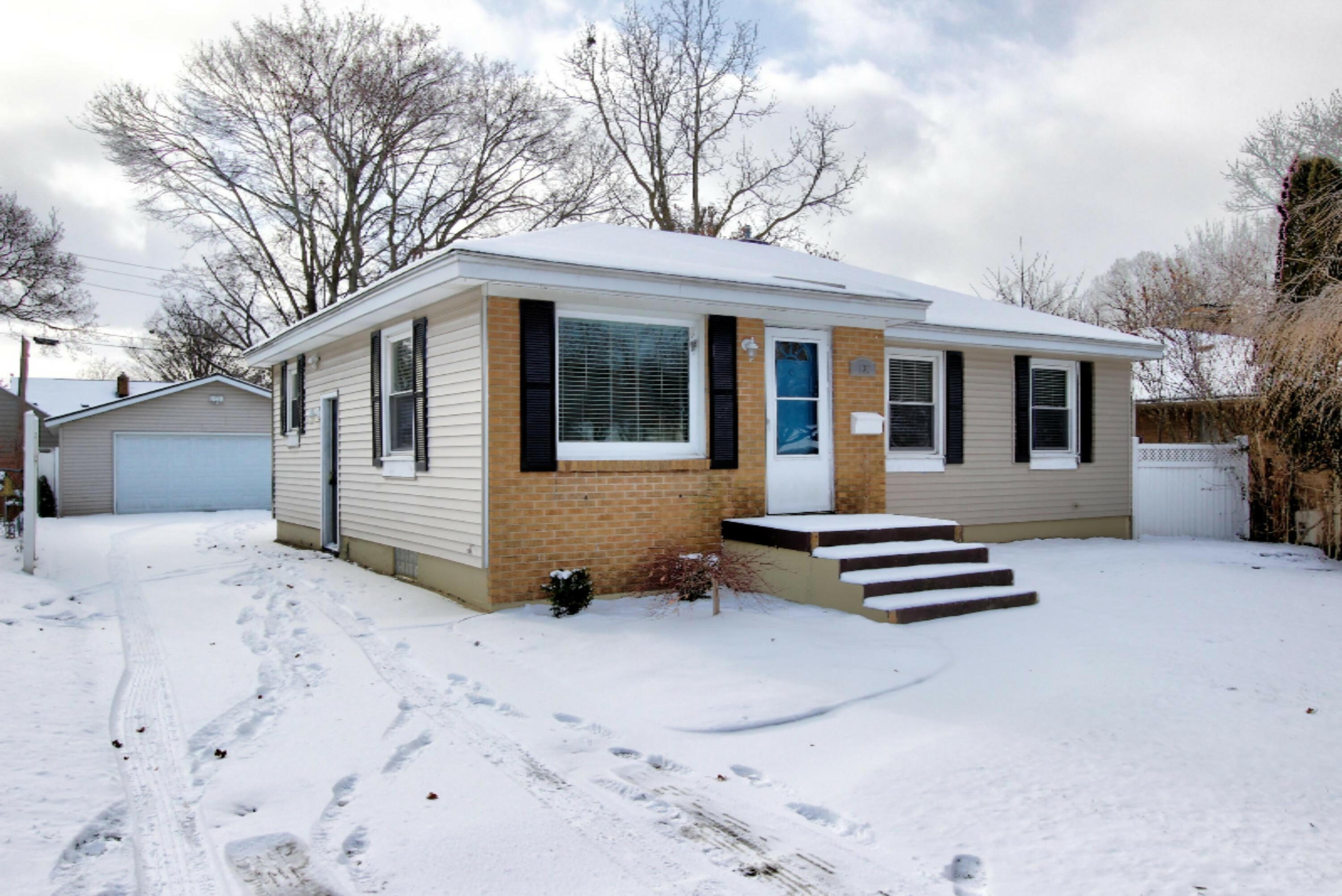 Property Photo:  736 Walsh Street SE  MI 49507 