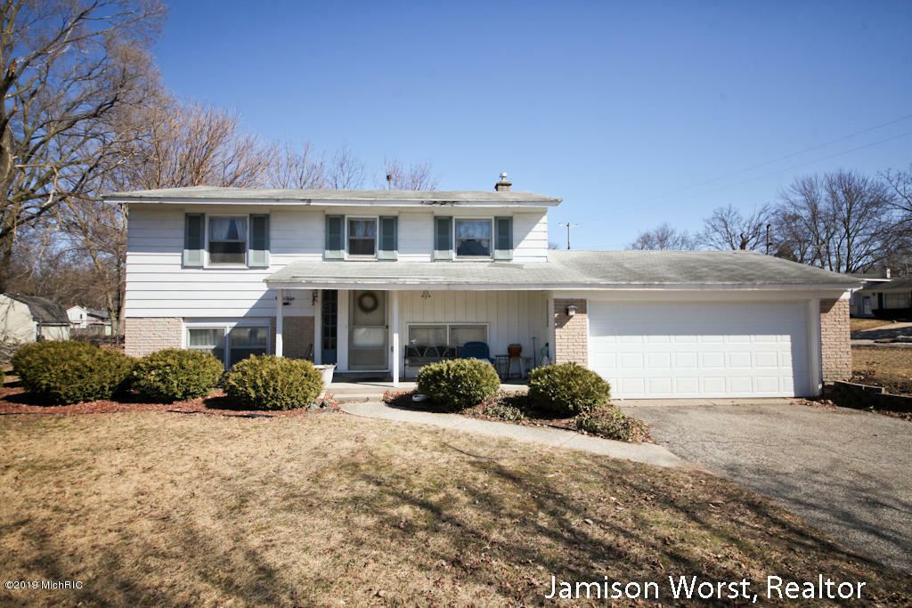 Property Photo:  2340 Briar Hills Drive NE  MI 49505 