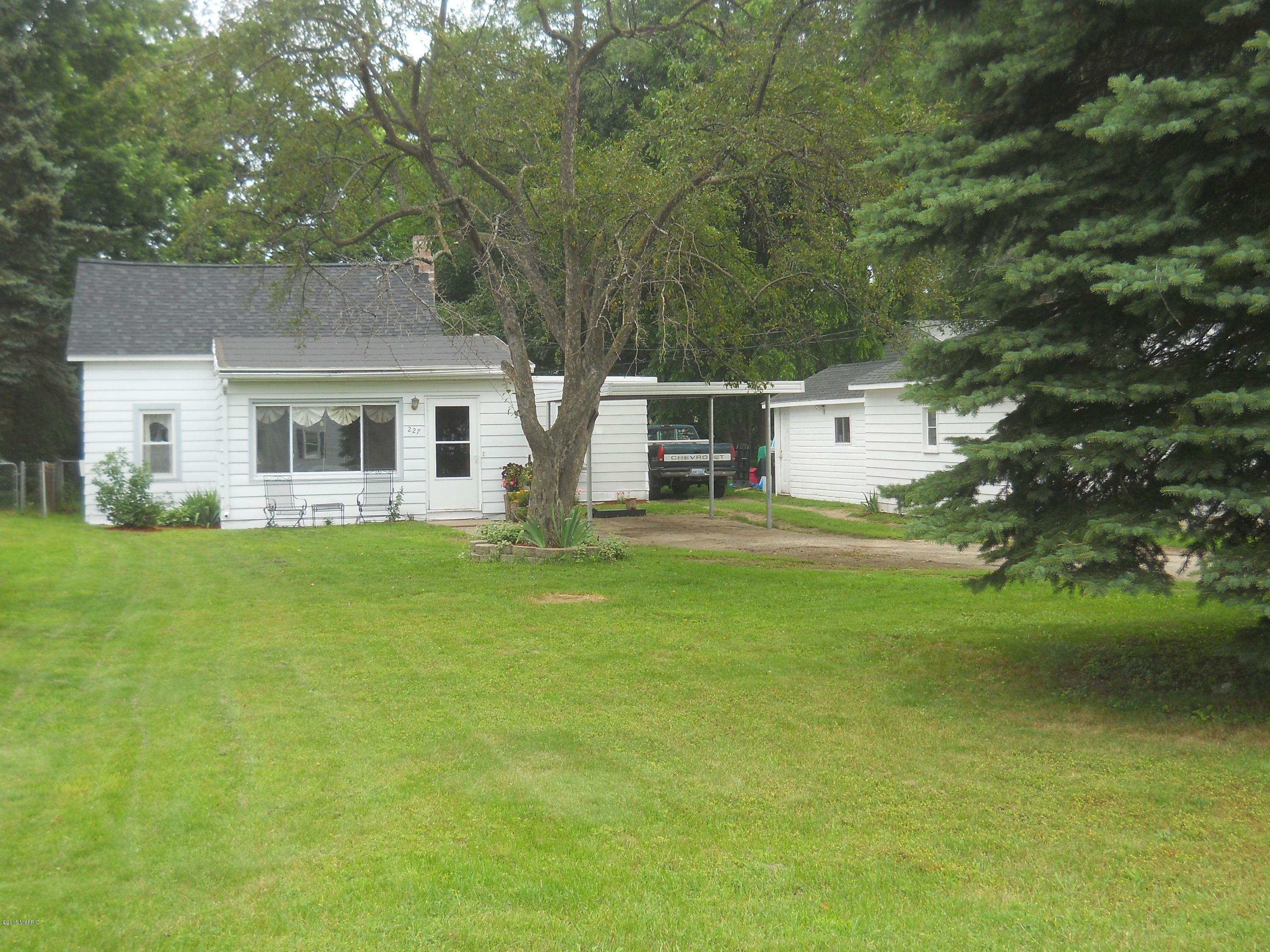 Property Photo:  227 Bellevue Street SE  MI 49548 