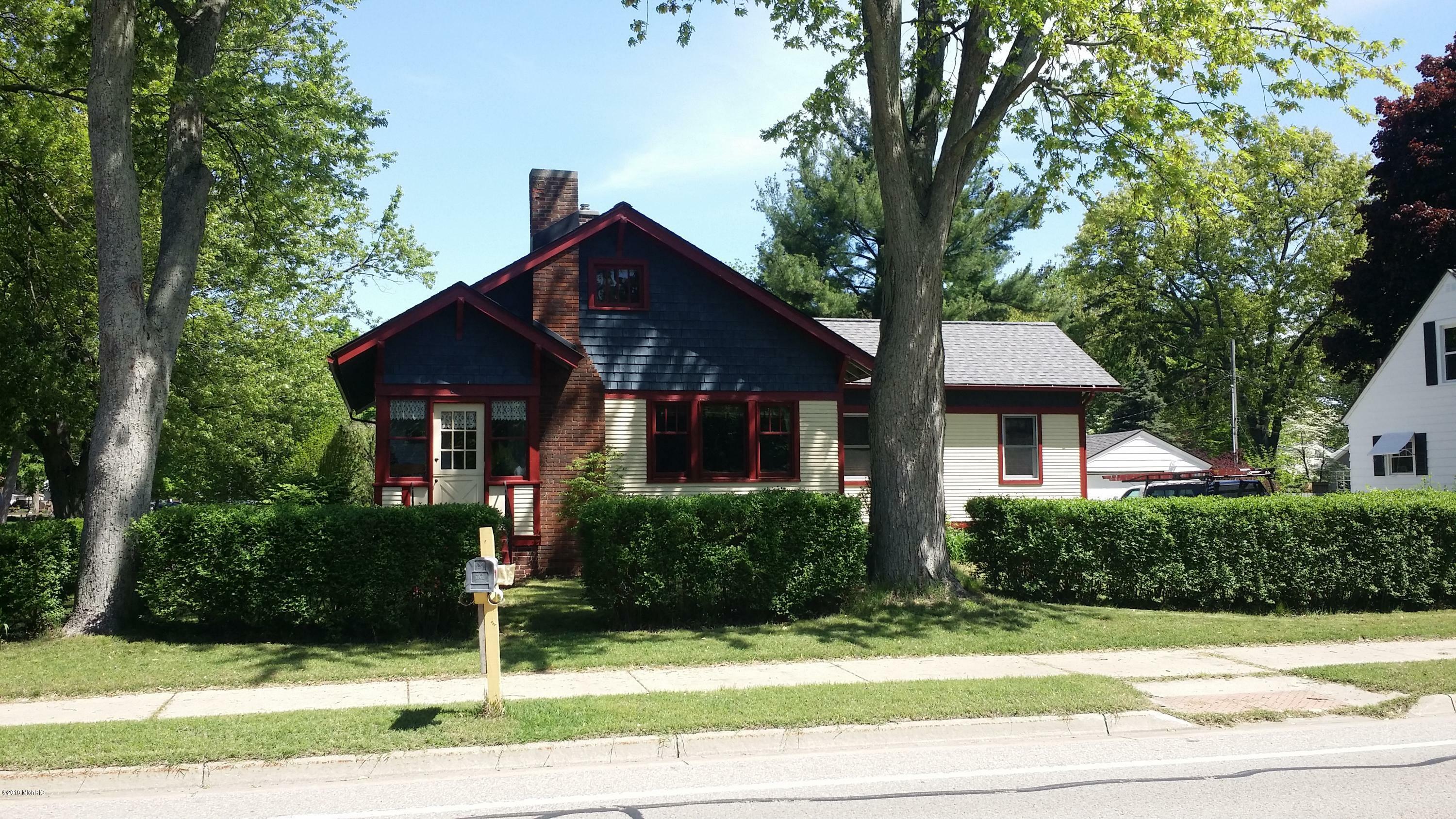 Property Photo:  881 E 8th Street Street  MI 49423 