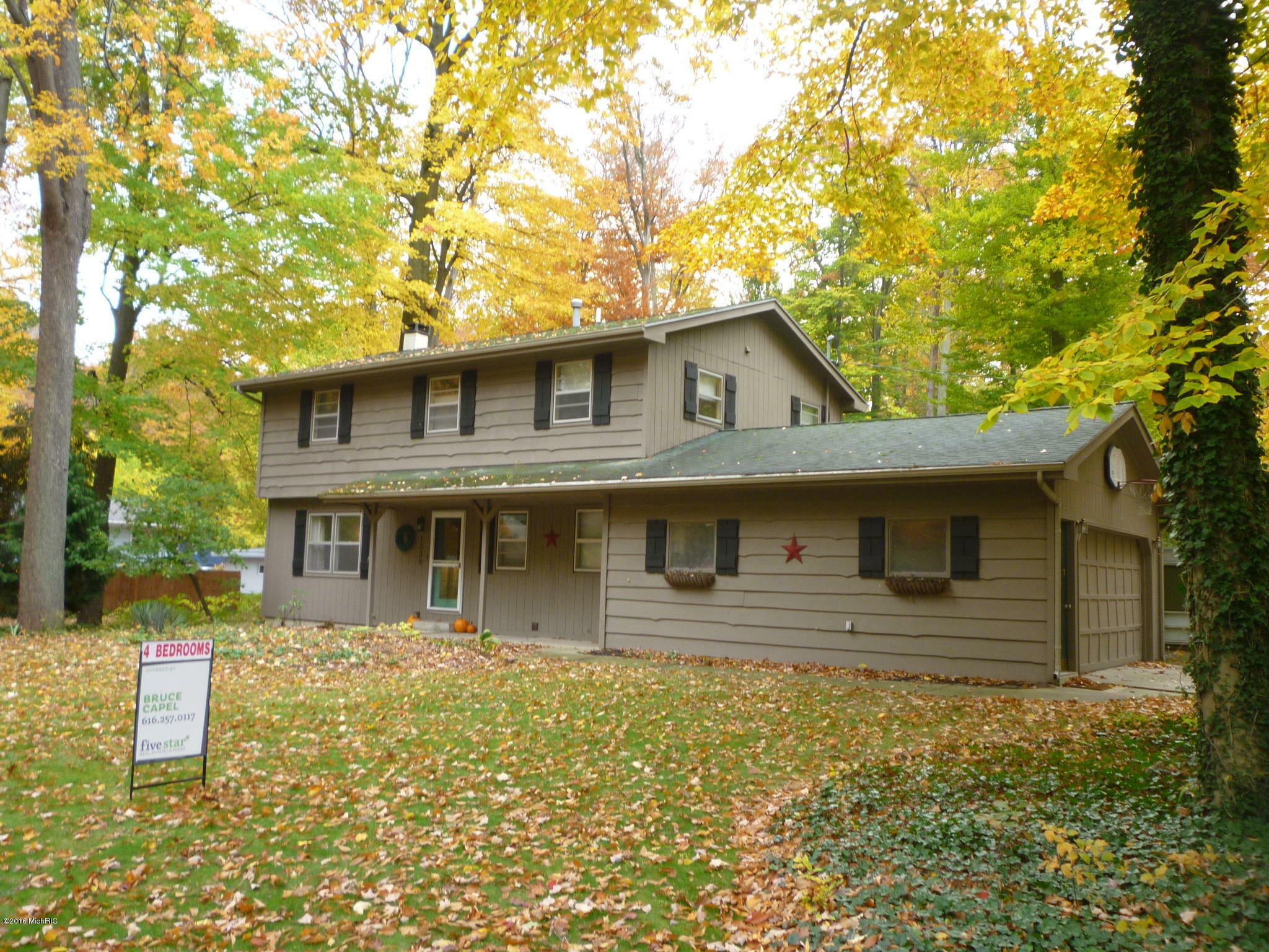 Property Photo:  1338 Edgewood Drive  MI 49424 