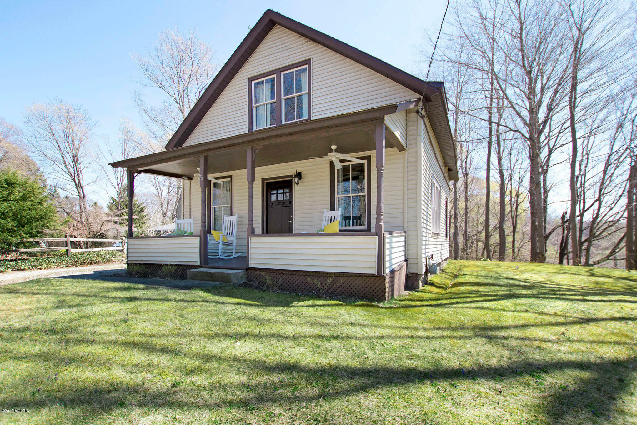 Property Photo: 931 Holland Street MI 49453