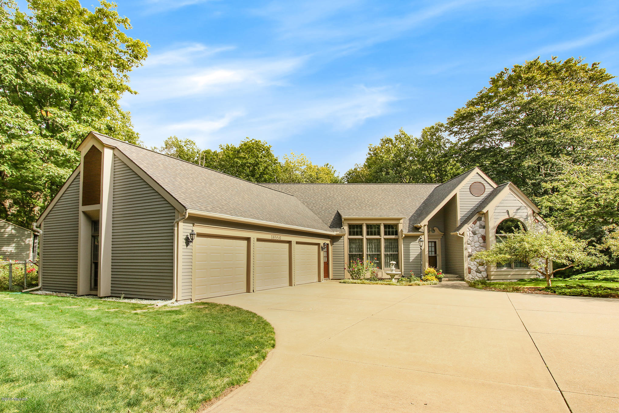Property Photo: 18556 Tomahawk Drive MI 49456