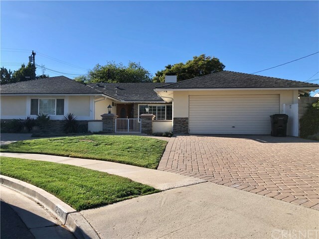 Property Photo: 24 W Sidlee CA 91360