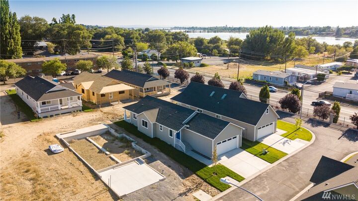 Property Photo: 123 E 9th Ave 23 WA 98837