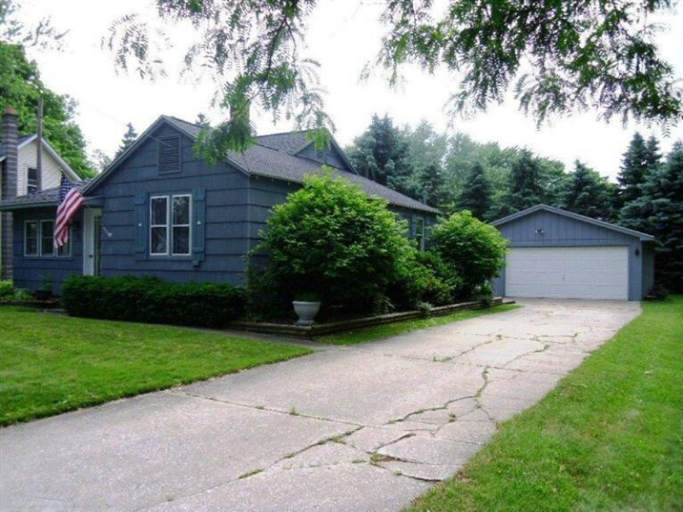 Property Photo: 423 N Maple Street MI 49408