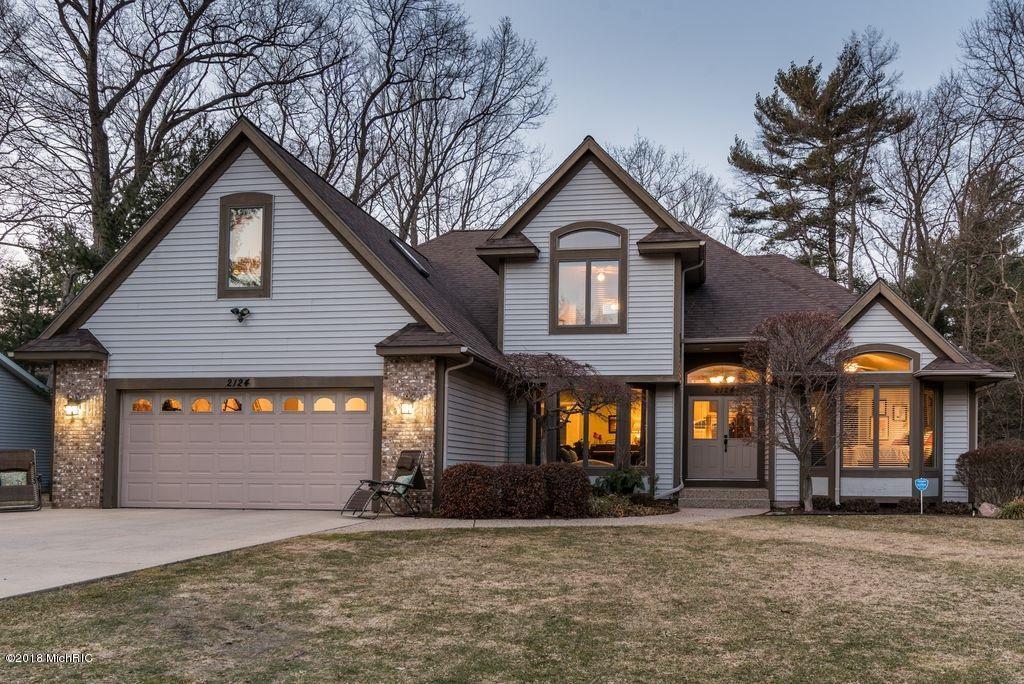 Property Photo: 2124 Ridgeway Drive MI 49441