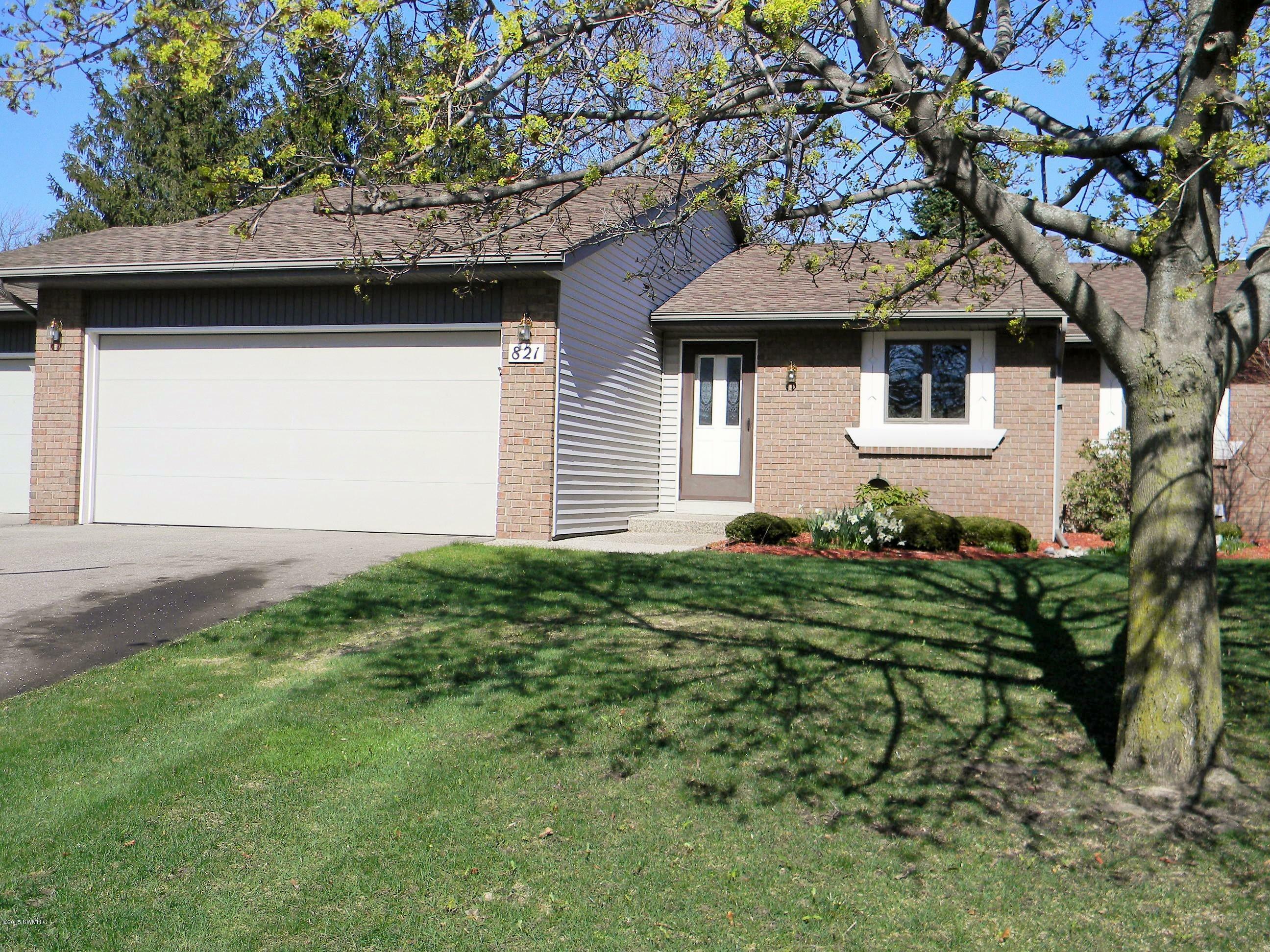 Property Photo:  821 Creekridge Drive  MI 49423 